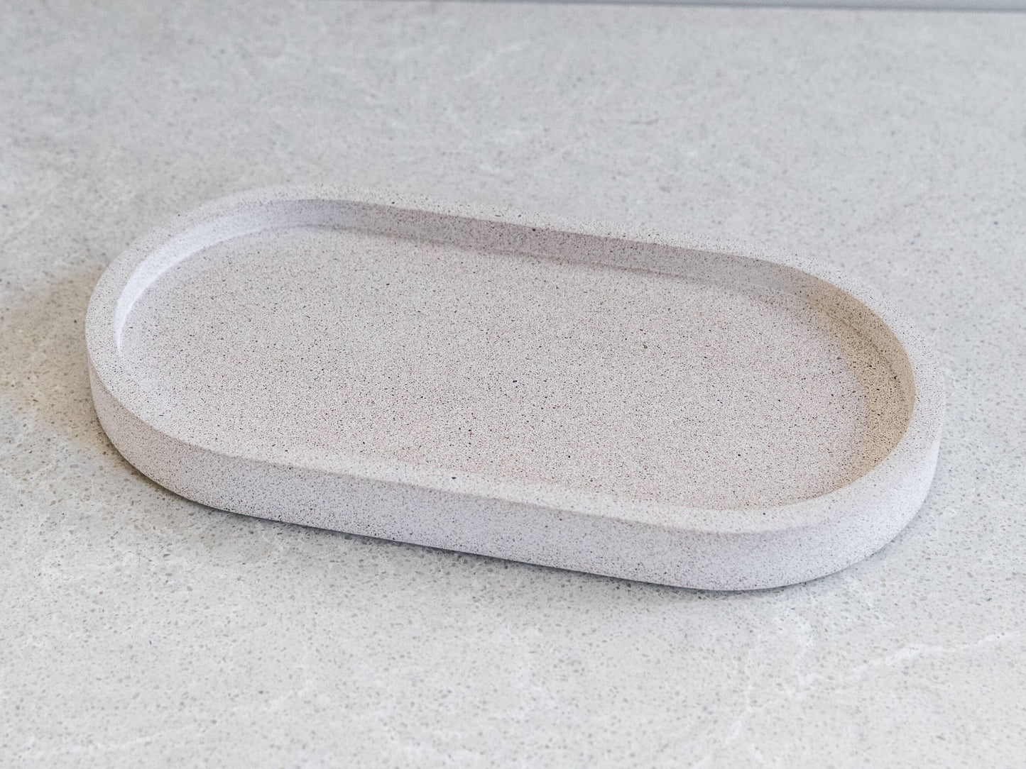 Vassoio decorativo ovale in arenaria color crema