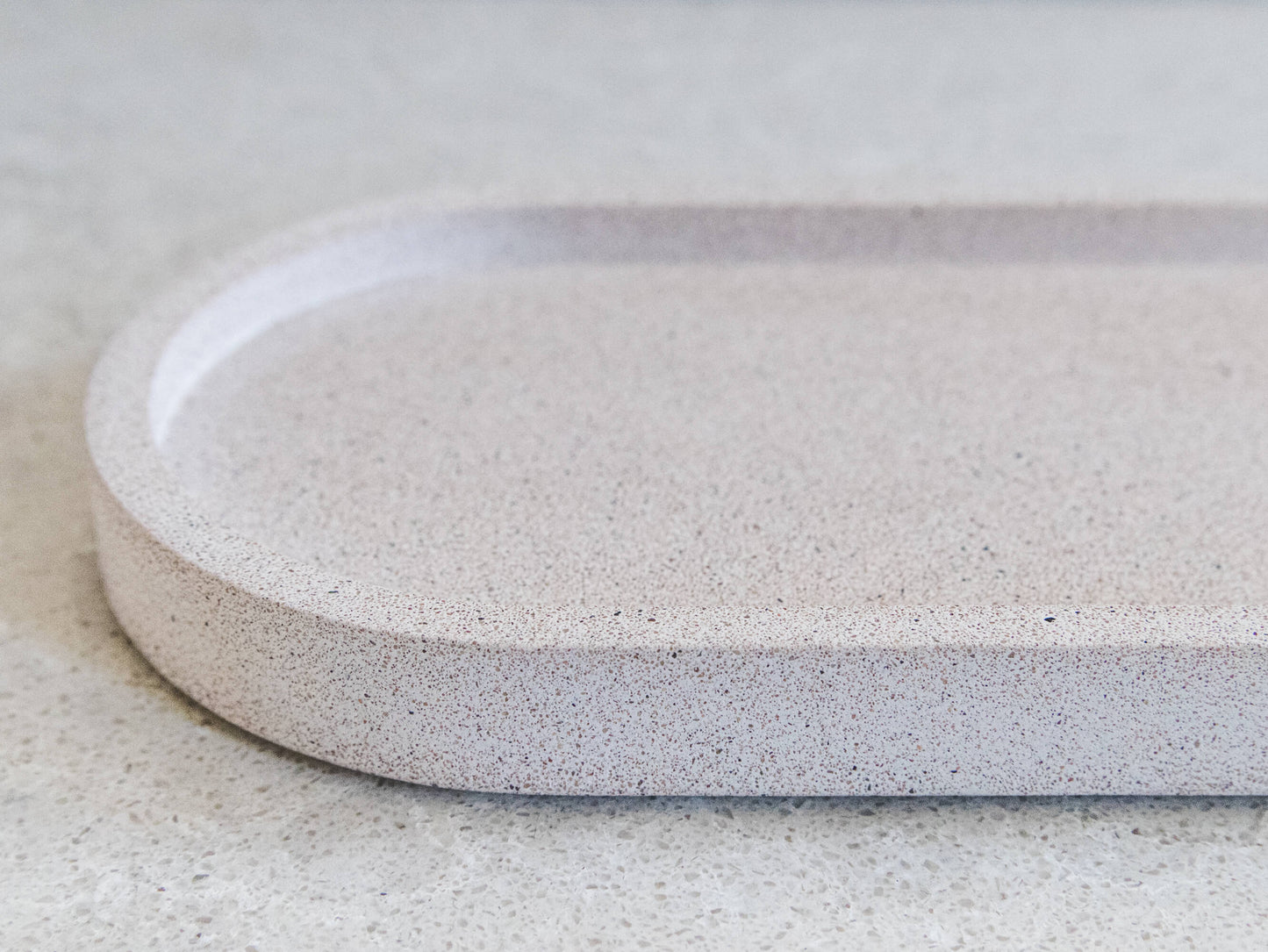 Vassoio decorativo ovale in arenaria color crema