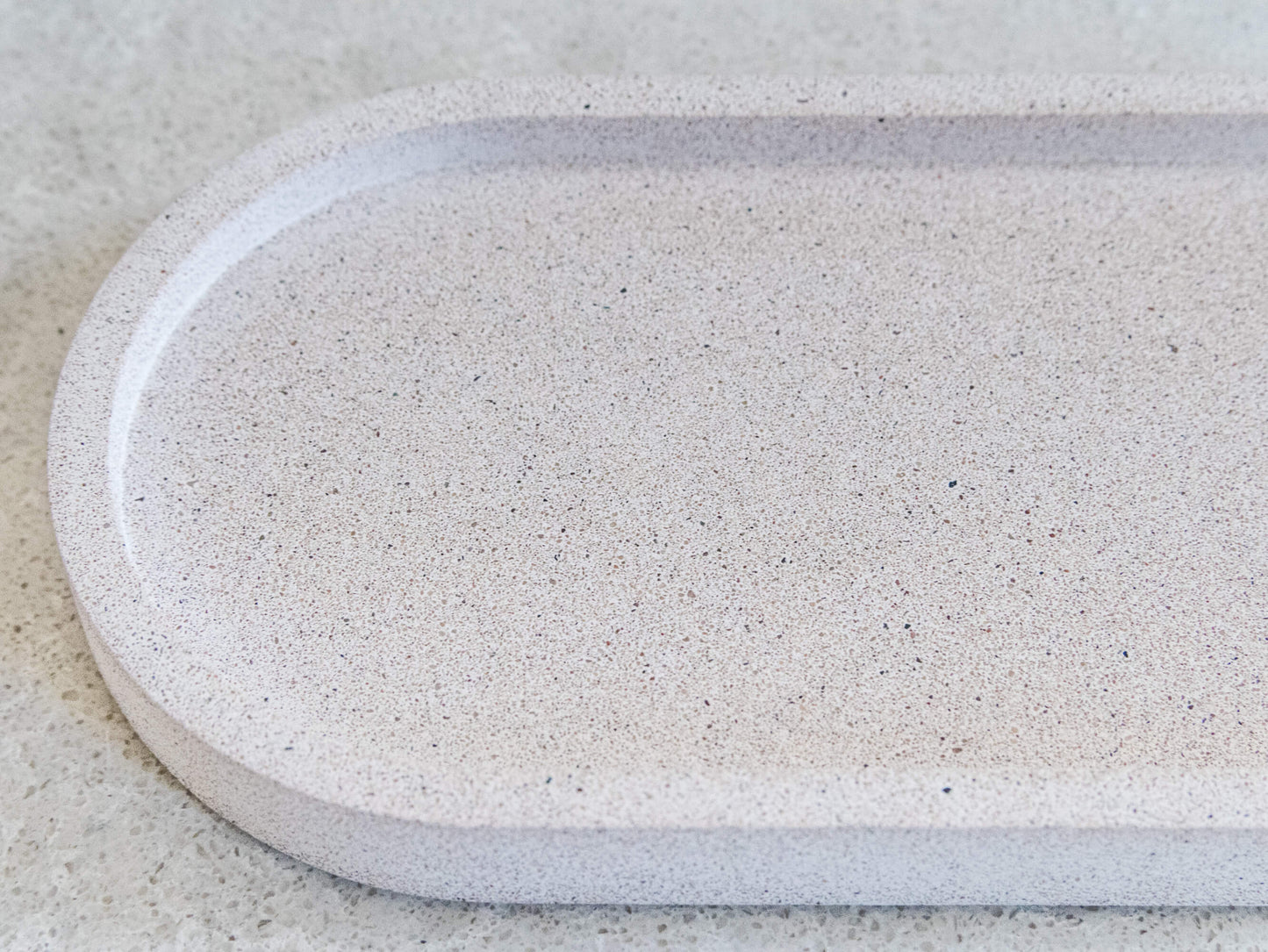 Vassoio decorativo ovale in arenaria color crema