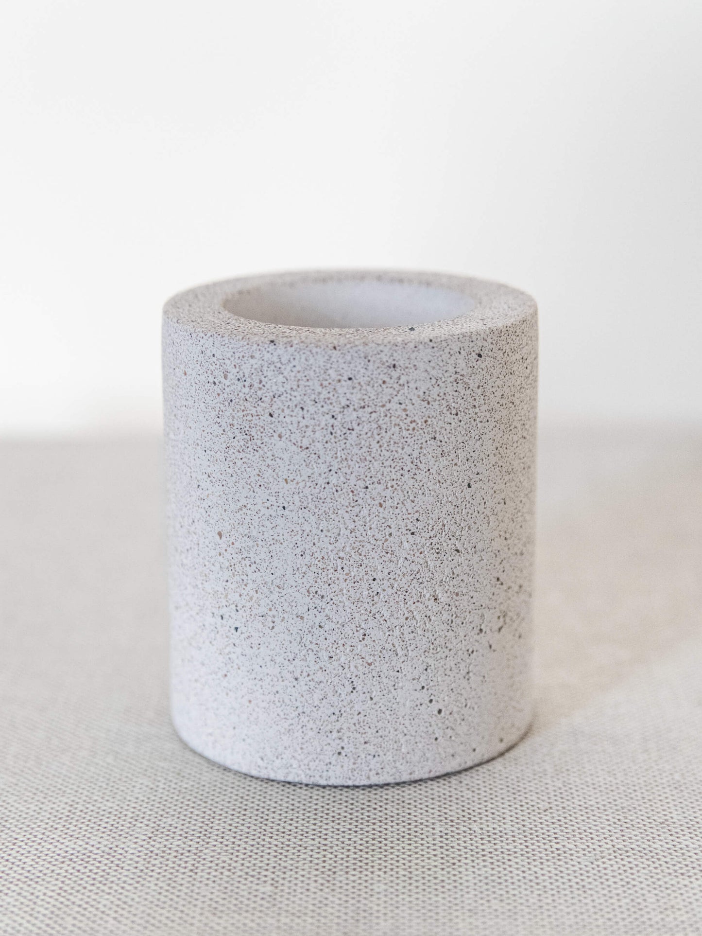 Match Pot con cuscinetto per battitura in arenaria color crema