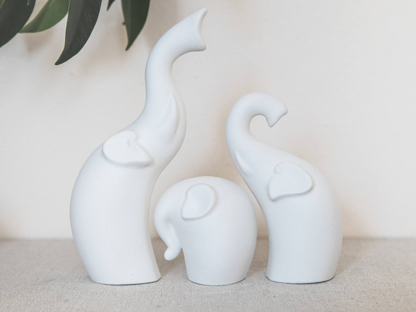 Ornamento famiglia elefante in cemento