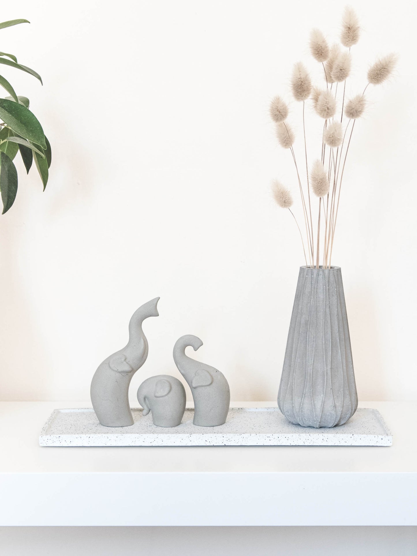 Ornamento famiglia elefante in cemento