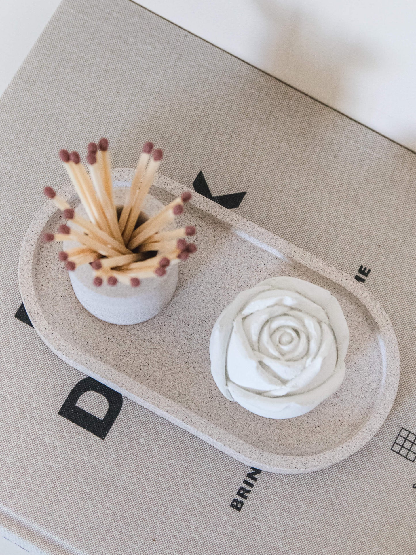 Match Pot con cuscinetto per battitura in arenaria color crema