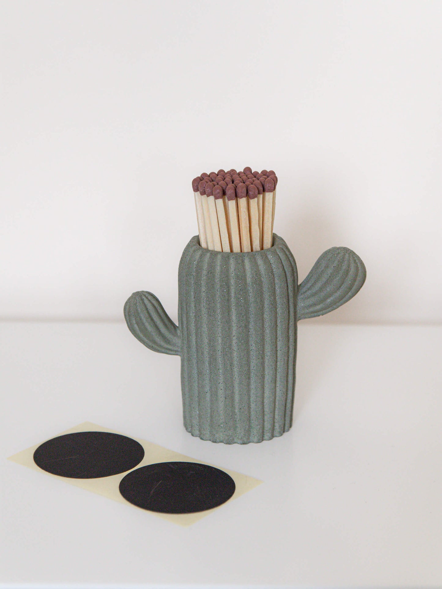 Vaso per fiammiferi a coste di cactus verde