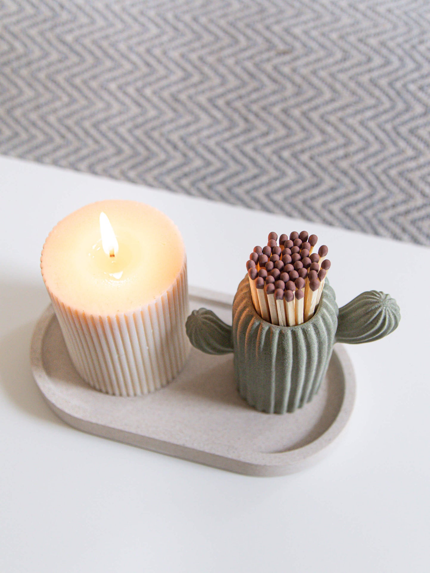 Vaso per fiammiferi a coste di cactus verde
