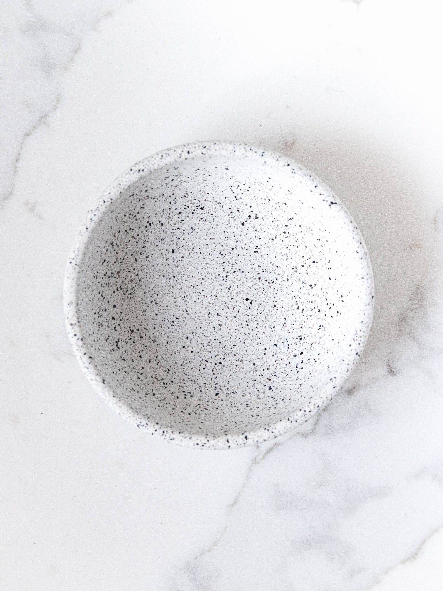 Piccola ciotola in granito bianco maculato Terrazzo
